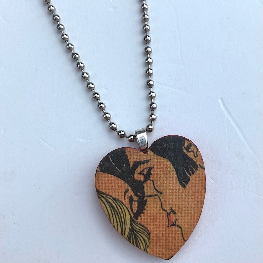 Vintage Kiss Necklace Vintage Heart Necklace Vintage Pendant Vintage Valentine
